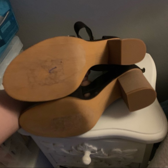 Not Tory Burch heels - Picture 3 of 4